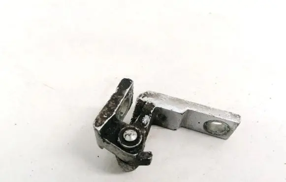 Seat Ibiza III (6L) Front door upper hinge 6L0831402