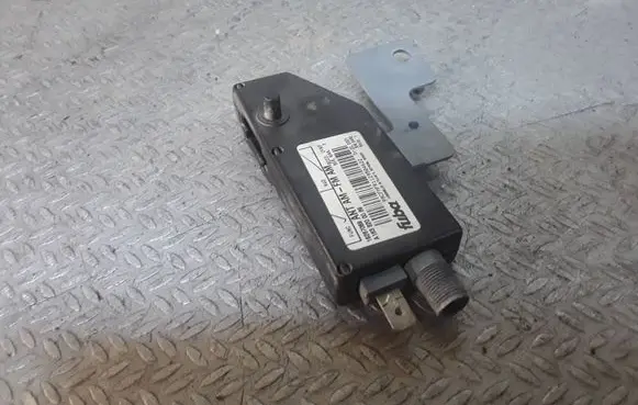 Mercedes-Benz ML W163 Aerial antenna amplifier 1638200089
