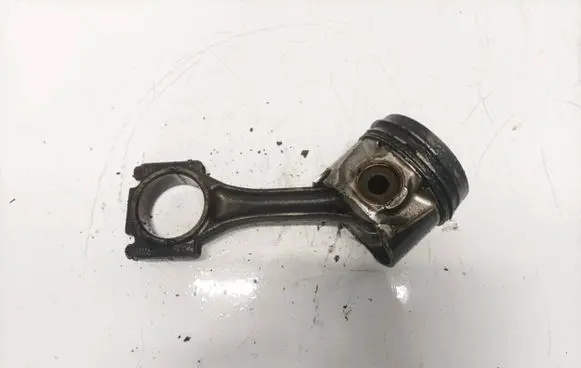 Volkswagen Golf IV Piston with connecting rod