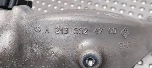Mercedes-Benz E W213 Front wheel hub spindle knuckle A2133324700