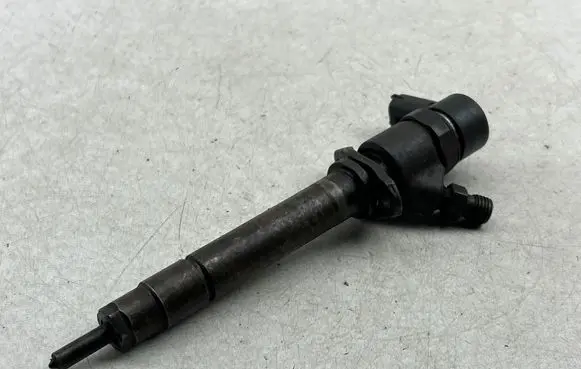 Volvo S60 Fuel injector 0445110078