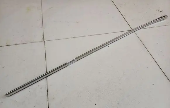 Skoda Superb B6 (3T) Front door glass trim molding 