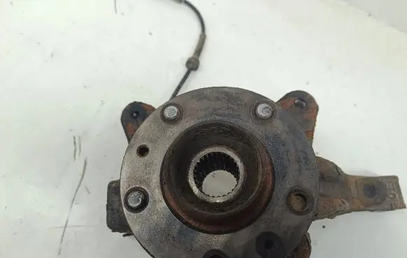 Front wheel hub spindle knuckle