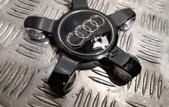Audi A3 S3 8V Original wheel cap 8R0601165