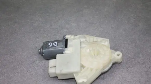 Seat Toledo IV (NH) Rear door window regulator motor 5JA959812G