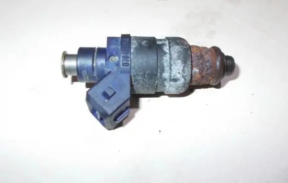 Audi A4 S4 B5 8D Fuel injector 078133551l