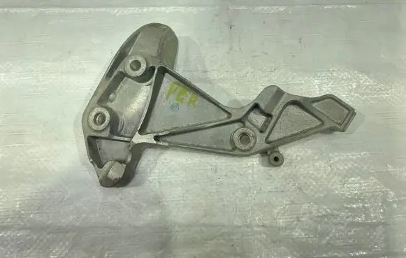 Jeep Cherokee Engine mounting bracket 04627674AC