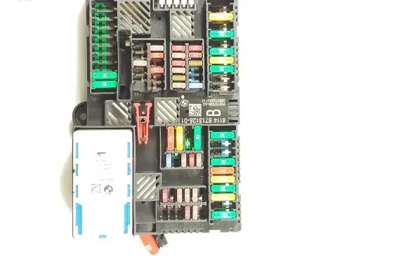 BMW 5 G30 G31 Fuse module 8795477