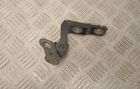 Volvo XC60 Front door lower hinge 31424607