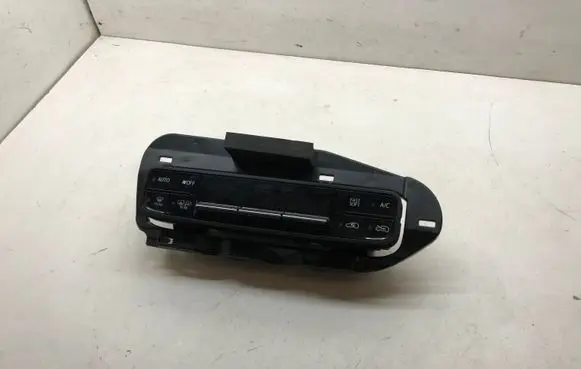 Toyota Auris E180 Climate control unit 5546802030