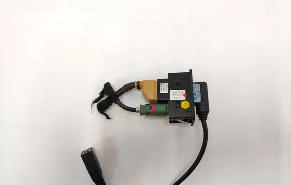 Volkswagen Golf VII USB socket connector 5G0035222A