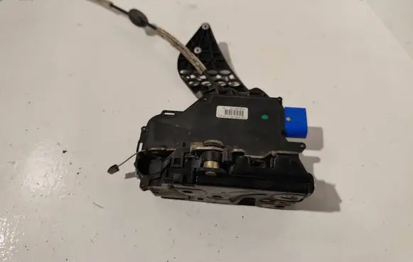 Volkswagen Touareg I Front door lock 3D1837016 PA6630HGF 991564101