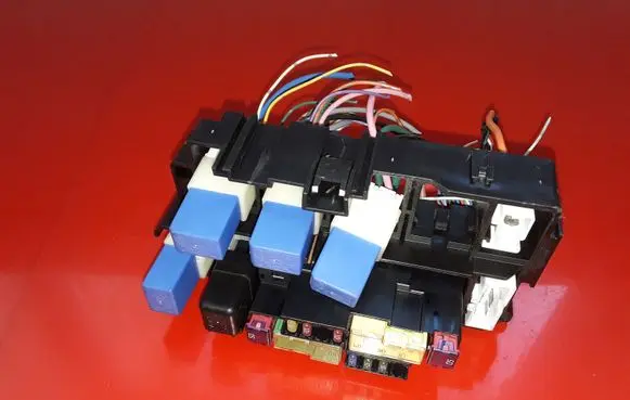 Nissan X-Trail T31 Fuse module 24384ET80A 7154632430