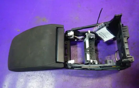 Skoda Octavia Mk3 (5E) Armrest 5E0864207