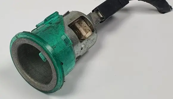 Opel Vectra C 12 V Socket (front) 