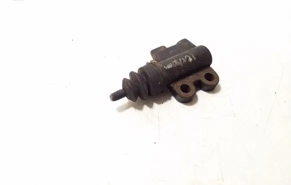 Nissan X-Trail T30 Clutch slave cylinder 