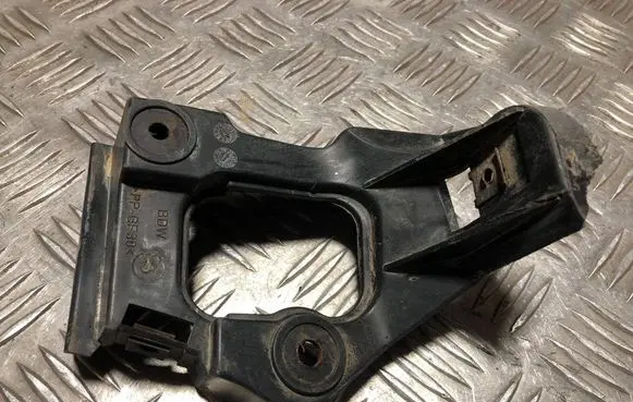 Audi A6 S6 C5 4B Fender mounting bracket 4B0853921B
