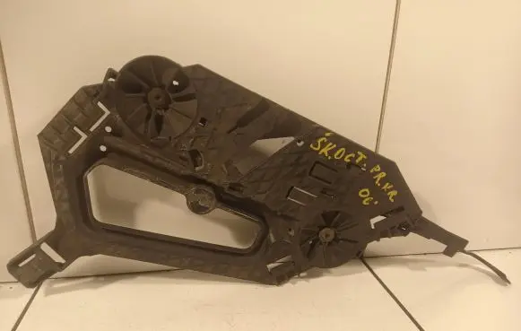 Skoda Octavia Mk2 (1Z) Headlight/headlamp mounting bracket 1Z0941339