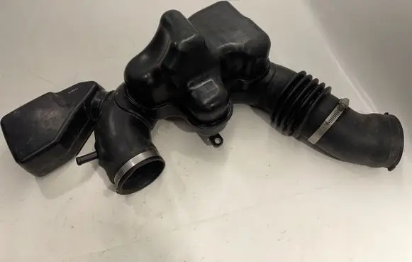 Subaru Outback (BS) Intake resonator 