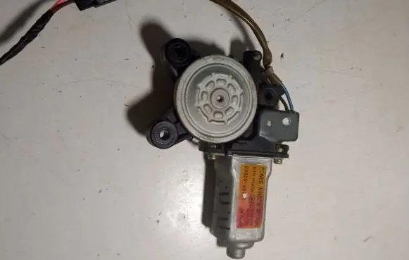 Hyundai Santa Fe Front door window regulator with motor 9882026100 037153010