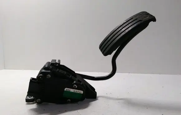 Renault Espace - Grand espace IV Accelerator throttle pedal 8200007515 6PV00811919