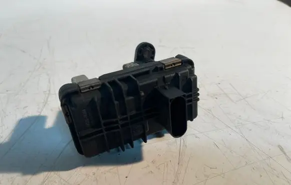 BMW 5 F10 F11 Turbine electric control actuator 4933519400