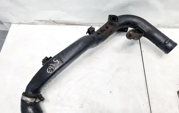 Volkswagen PASSAT B5.5 Intercooler hose/pipe 8D0145840S