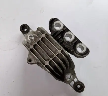 Opel Insignia B Engine mount bracket 84254936
