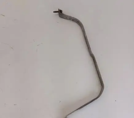 Fuel tank mounting bracket