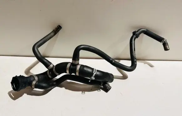 Volvo XC90 Engine coolant pipe/hose 31686003