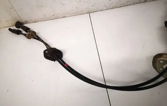 Hyundai Santa Fe Gear shift cable linkage 