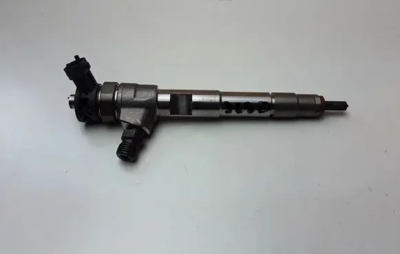 Renault Kadjar Fuel injector 8201636333