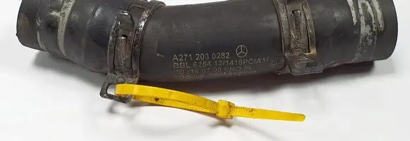 Mercedes-Benz E C207 W207 Engine coolant pipe/hose A2712030282