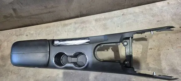 Ford Mustang VI Armrest