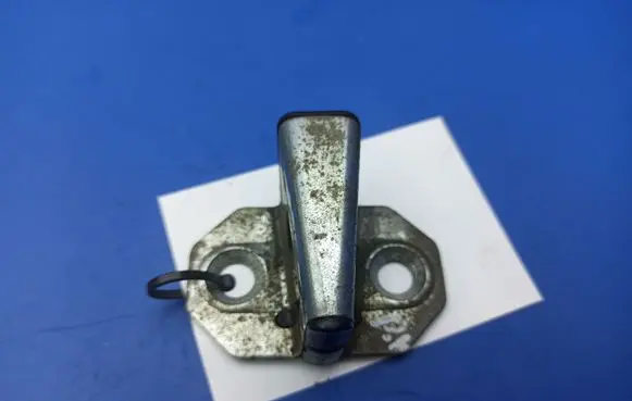 Mercedes-Benz S W140 Front door lock loop/hook striker 