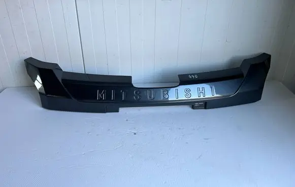Mitsubishi L200 Front bumper upper radiator grill 