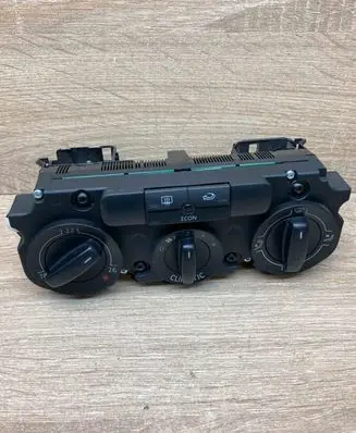 Volkswagen Golf V Climate control unit 1CF747609 53701