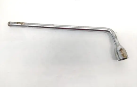 Mercedes-Benz B W245 Wheel nut wrench A2215810001