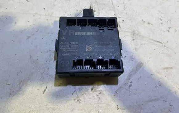Mercedes-Benz CLA C117 X117 W117 Door control unit/module A1669000618 A2C74117006