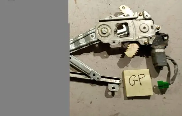 Toyota Yaris Front door window regulator with motor 698200D010