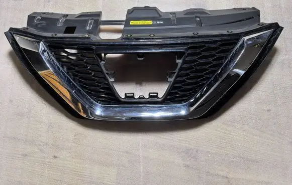 Nissan Qashqai Front grill 62310HV00A
