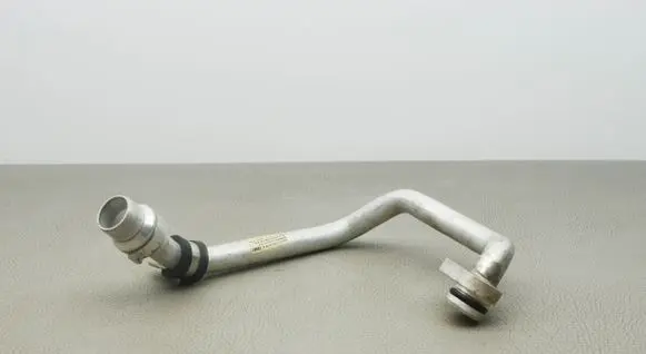 Audi Q7 4M Engine coolant pipe/hose 06M121075L