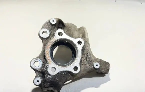 Volvo V40 Front wheel hub spindle knuckle 31387650
