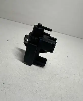 Toyota Corolla Verso AR10 Turbo solenoid valve 258190R010 05T161 70051307