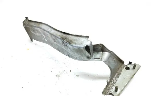 Audi A4 S4 B8 8K Fender mounting bracket 8K0821136A