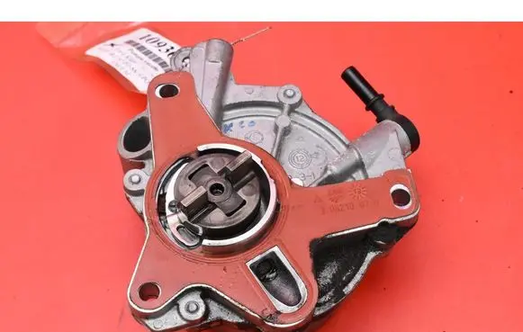 Ford Kuga II Vacuum pump 9673836180