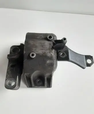 Volkswagen Golf IV Engine mount bracket