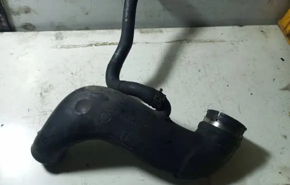 Opel Zafira B Intercooler hose/pipe 55561910