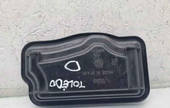 Seat Toledo II (1M) Headlight/headlamp dust cover 