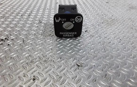 Toyota Auris 150 Passenger airbag on/off switch 